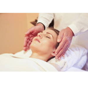 a woman having reiki performed on her 